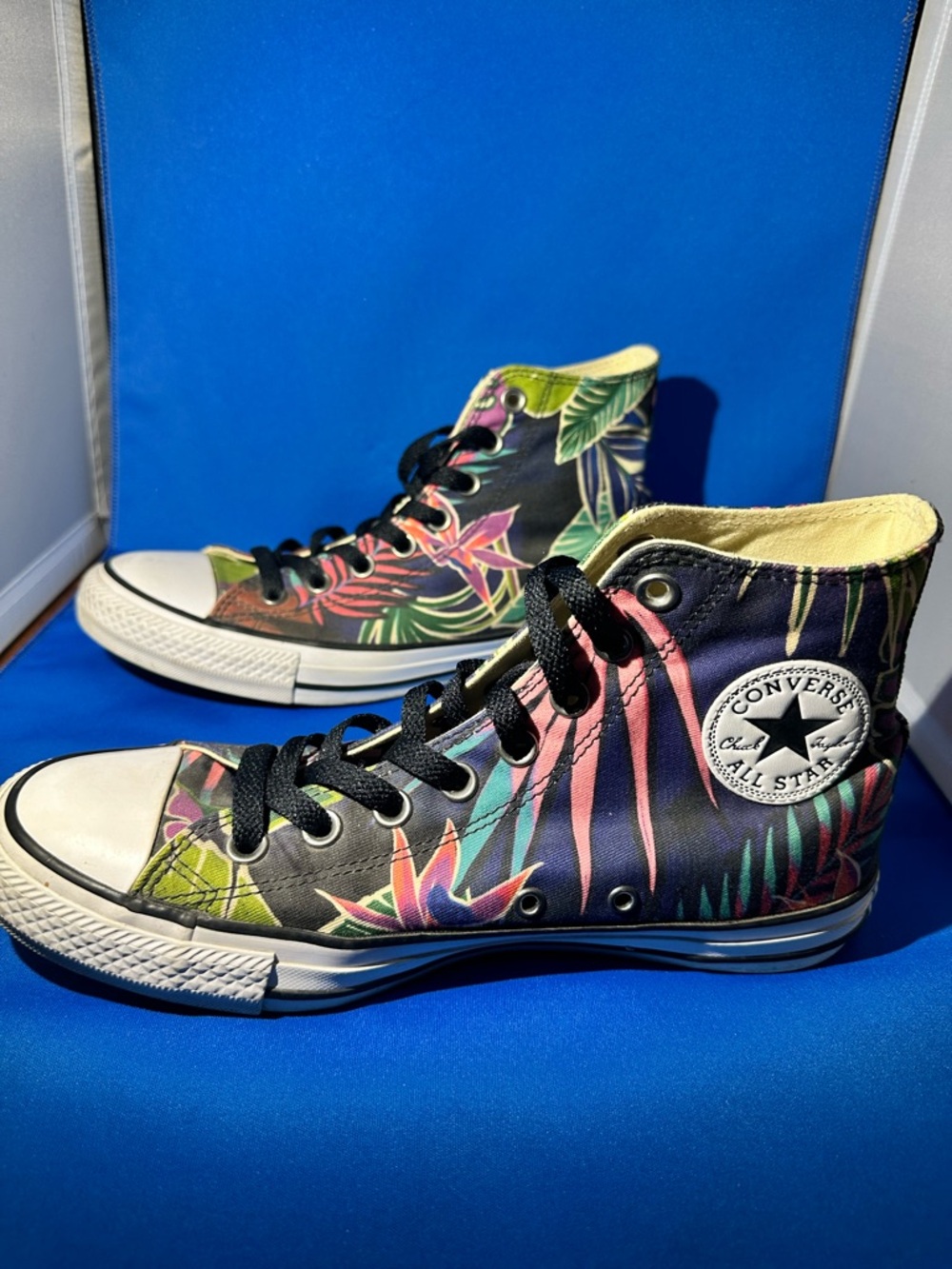Converse Chuck Taylor All Star Tropical Floral Hi Tops Mens 7 Womens 9 WORN ONCE - Picture 2 of 5
